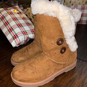 Fur brown boots